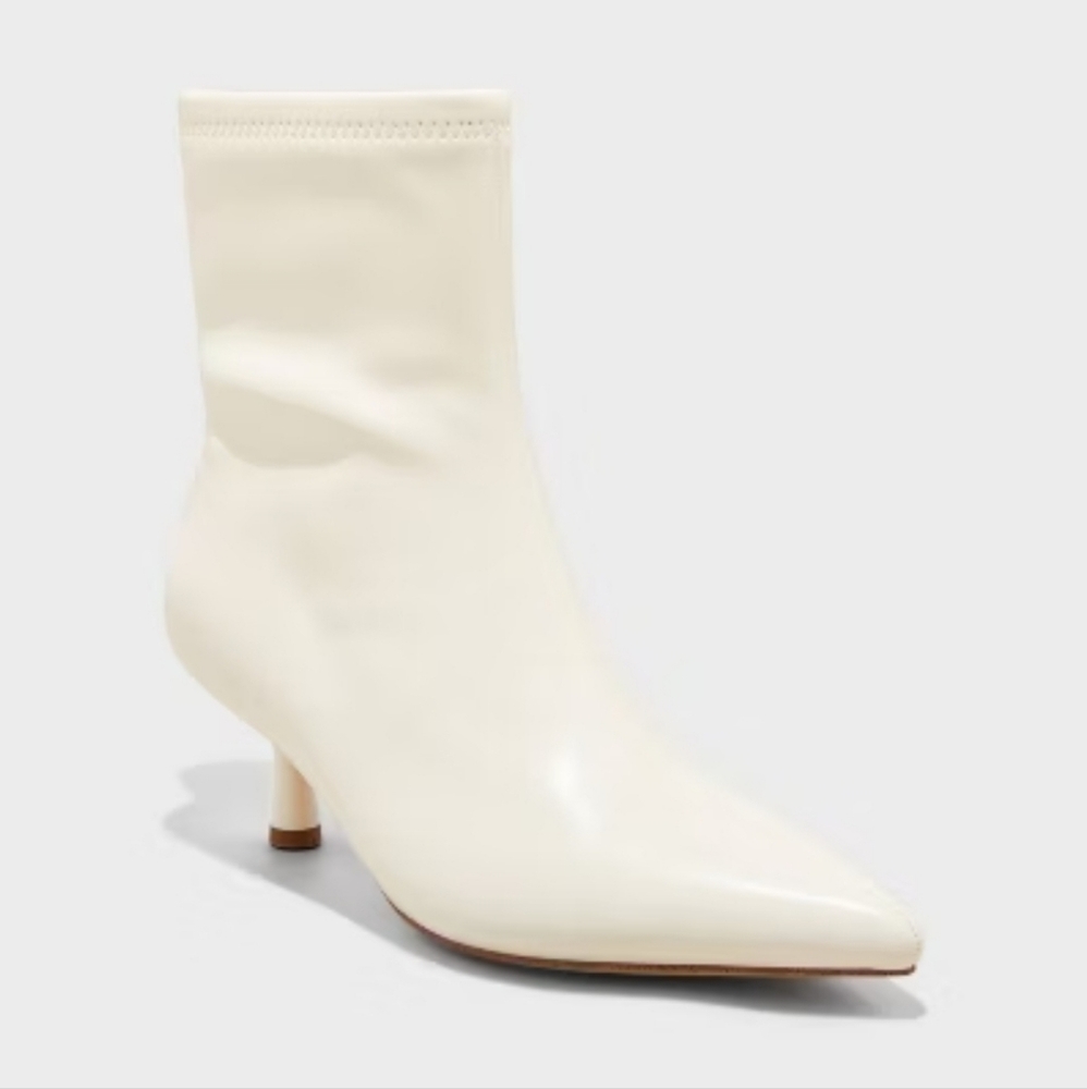 A New Day Ankle Booties with Kitten Heel. So good-looking but doesn’t fit.